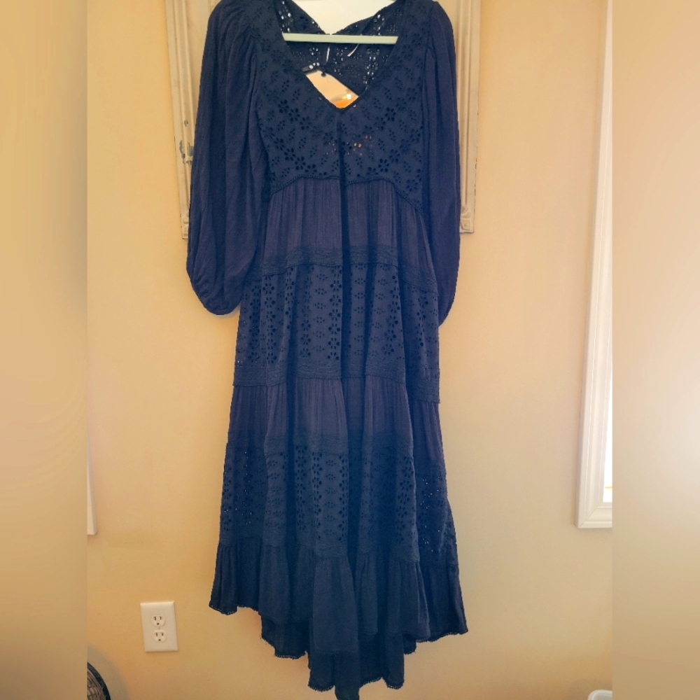 Free people boho dress size xs/s has pockets looks really black in person.